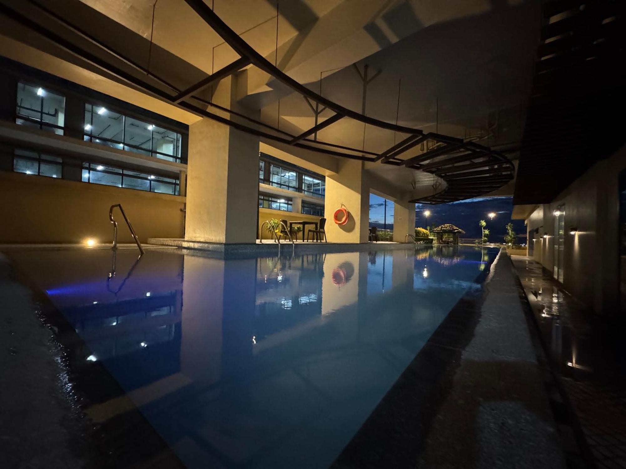 Grand Riviera Suites Манила Экстерьер фото