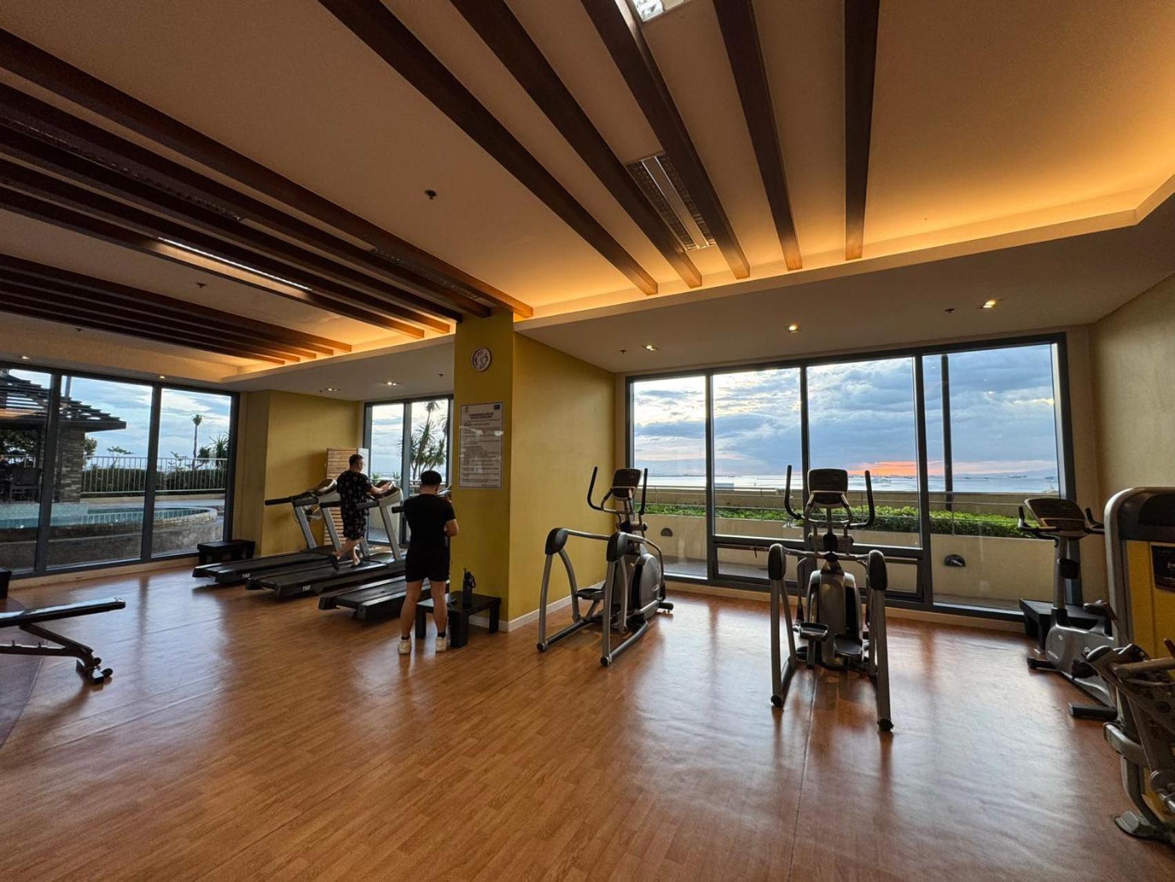 Grand Riviera Suites Манила Экстерьер фото