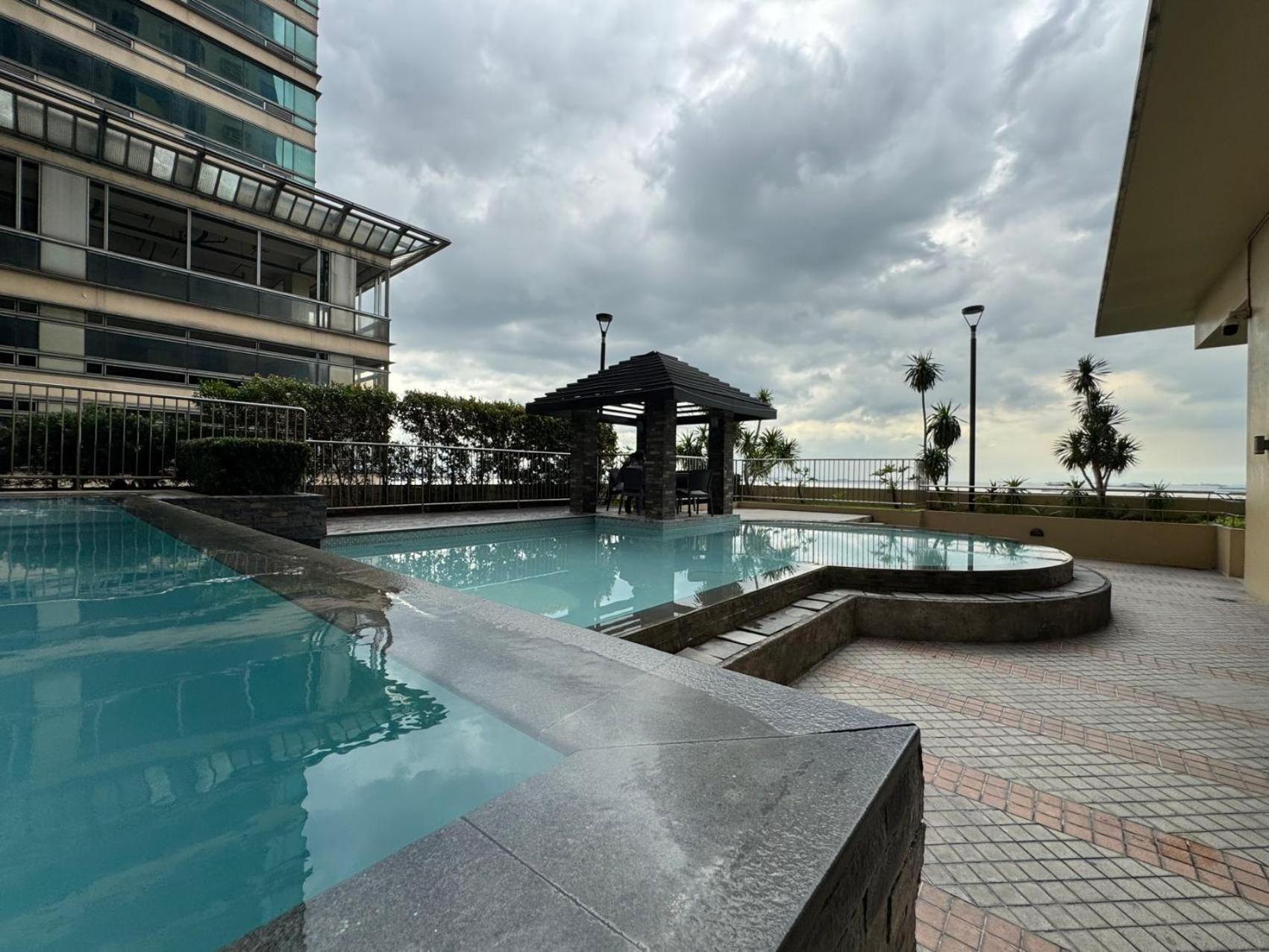 Grand Riviera Suites Манила Экстерьер фото