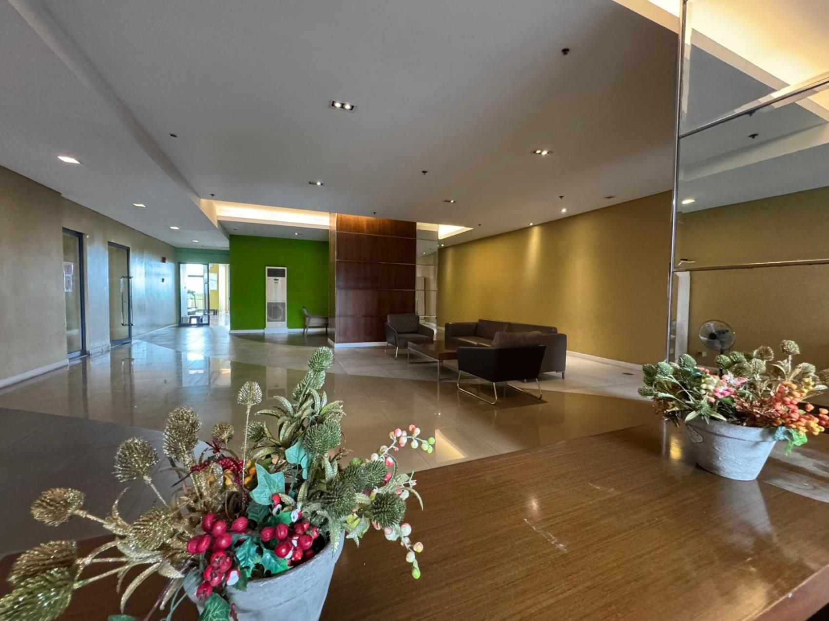Grand Riviera Suites Манила Экстерьер фото